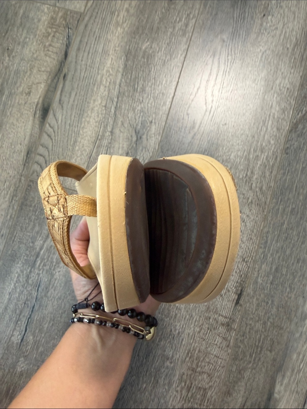 Vionic Women’s Beige/Tan Platform Flip Flop Sandals - Picture 8 of 10